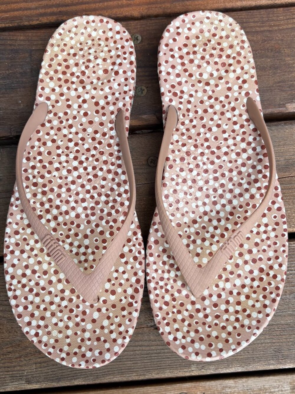 FitFlop iQushion Ergonomic Flip Flops Confetti Print Comfort Sandals Size 7